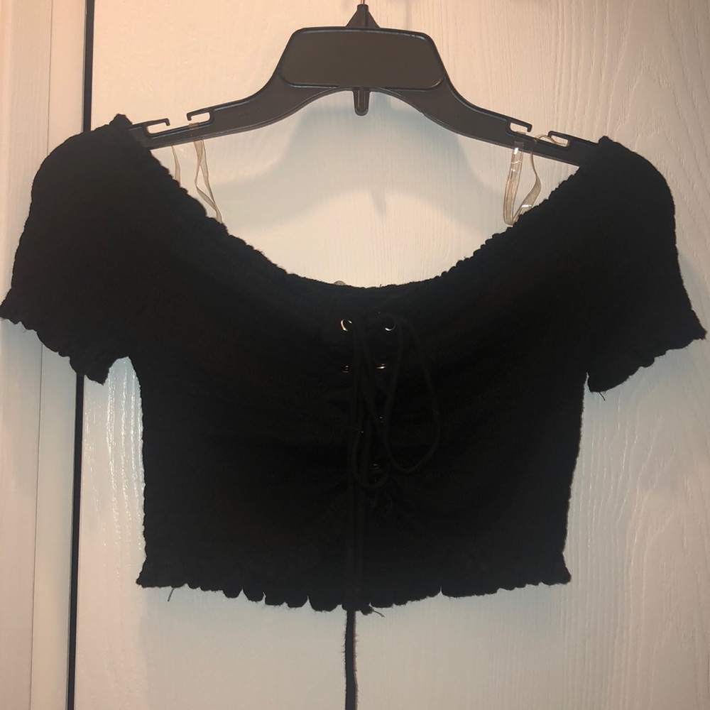 Laced crop top used 3 times, in good condition